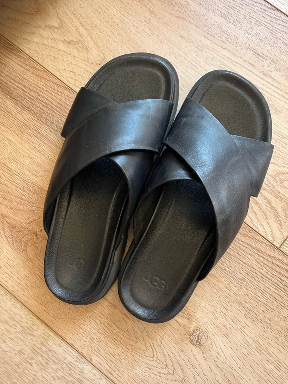 UGG Size 9 Black Crisscross Leather Slide - Picture 3 of 7
